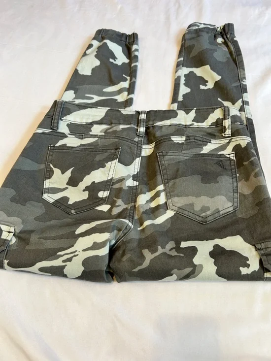 VIP Camo Cargo Pants - Green & Cream - Picture 6 of 9